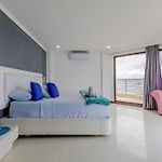 Oceanfront Sky Penthouse