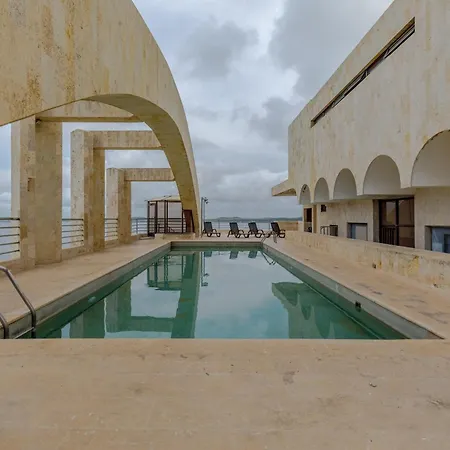 Oceanfront Sky Penthouse *
